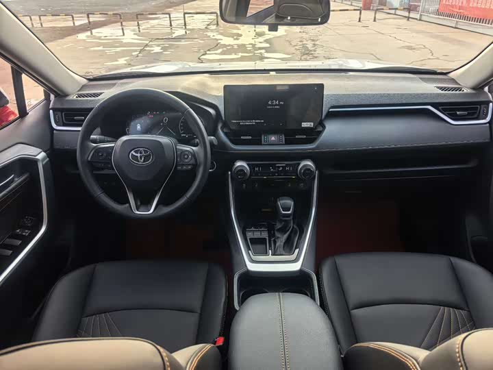 Фото 8 - Toyota RAV4