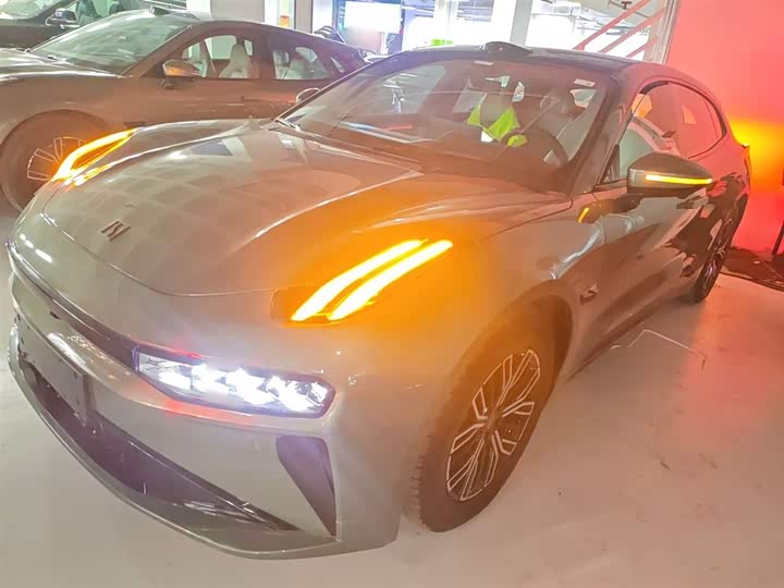 Фото 1 - Zeekr 001