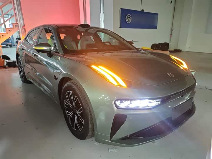 Фото 4 - Zeekr 001