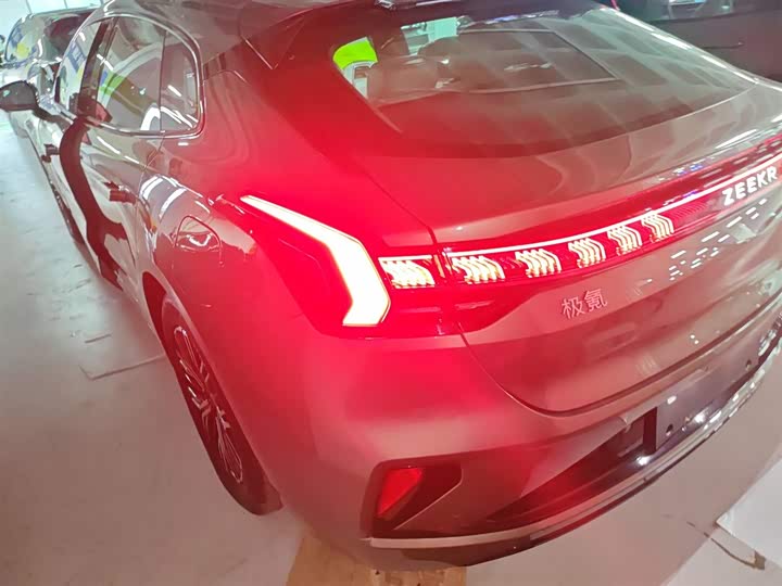 Фото 5 - Zeekr 001