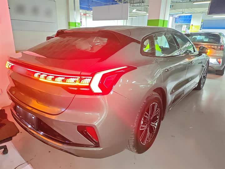 Фото 7 - Zeekr 001