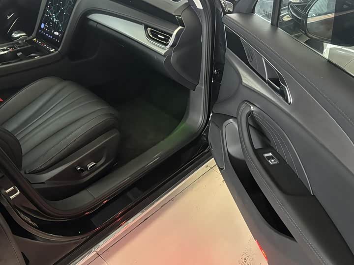 Фото 4 - Hongqi H5