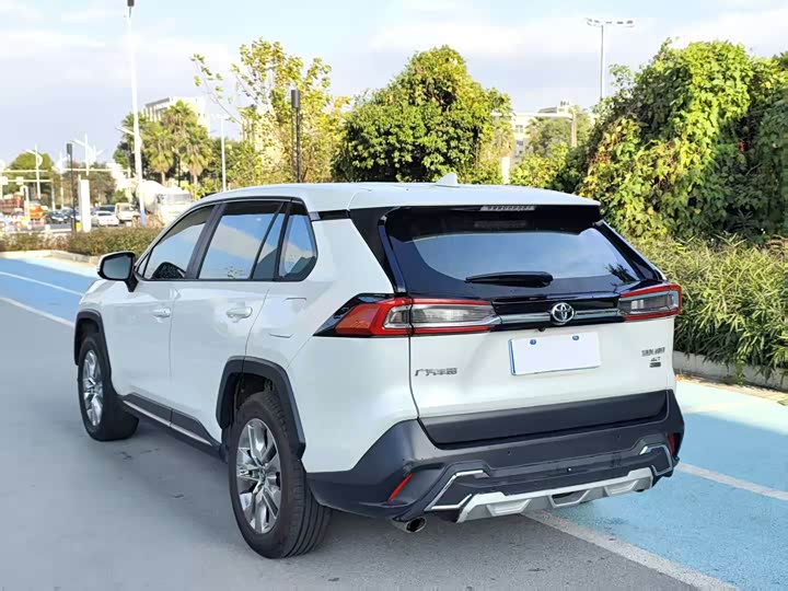 Фото 4 - Toyota Wildlander