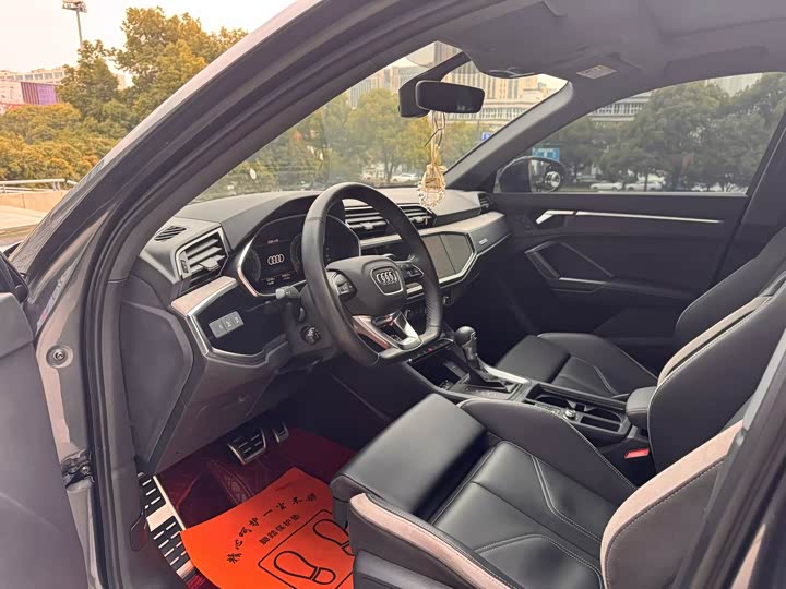 Фото 4 - Audi Q3