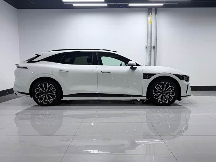 Фото 6 - Zeekr 007 GT