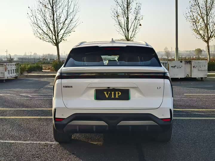 Фото 8 - Geely Galaxy L7