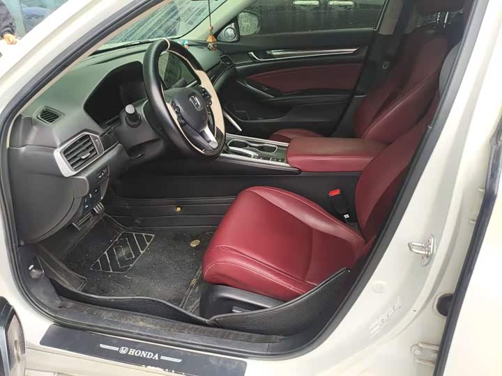 Фото 4 - Honda Accord