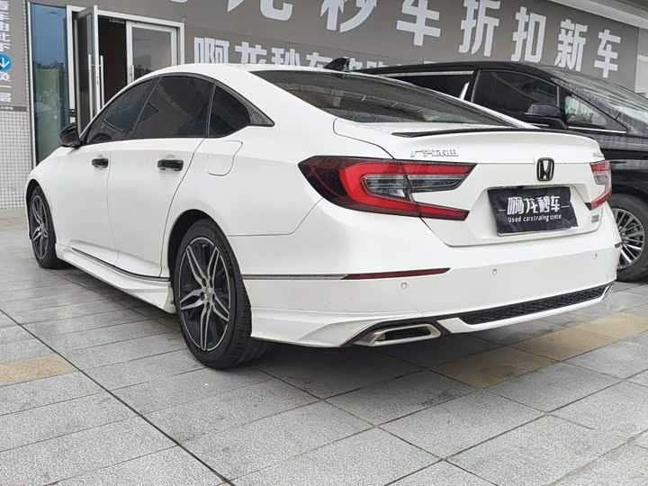 Фото 9 - Honda Accord