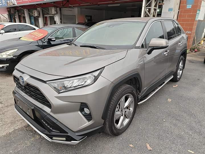 Фото 1 - Toyota RAV4