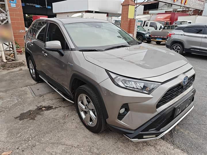 Фото 4 - Toyota RAV4