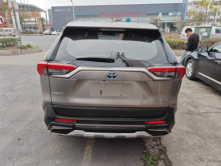 Фото 6 - Toyota RAV4