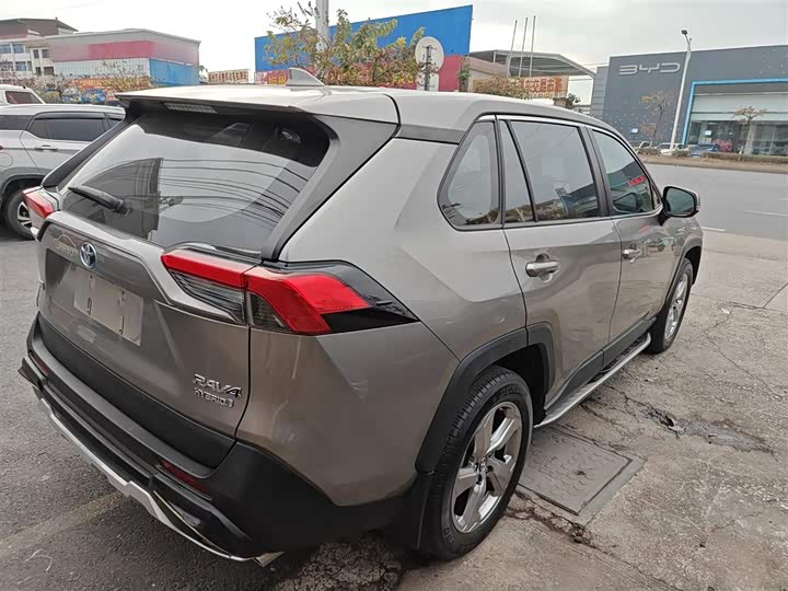 Фото 7 - Toyota RAV4