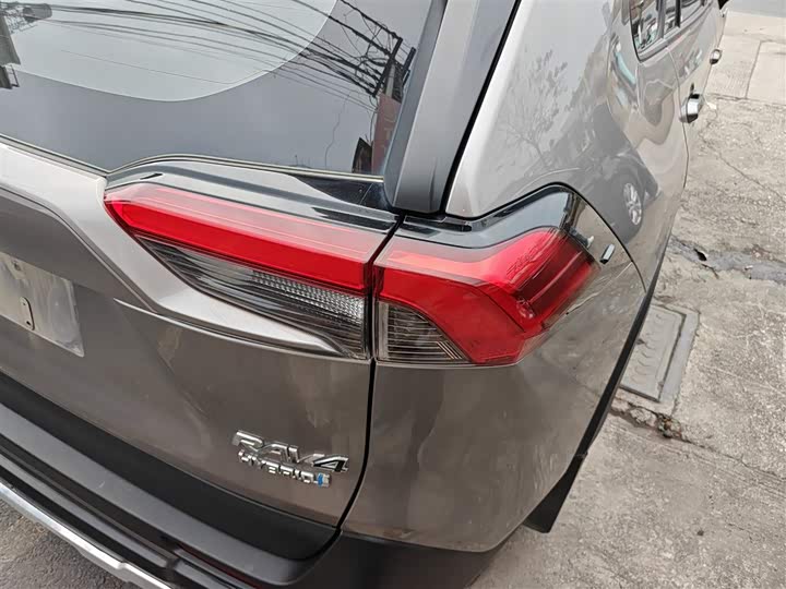 Фото 8 - Toyota RAV4