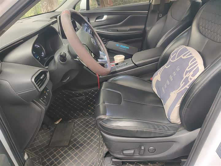 Фото 8 - Hyundai Santa Fe