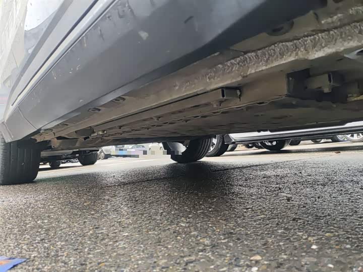 Фото 2 - Geely Galaxy L7