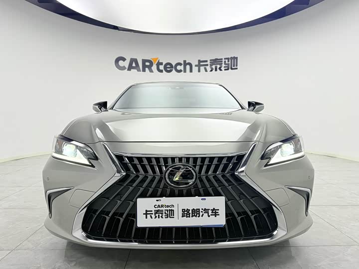 Фото 2 - Lexus ES