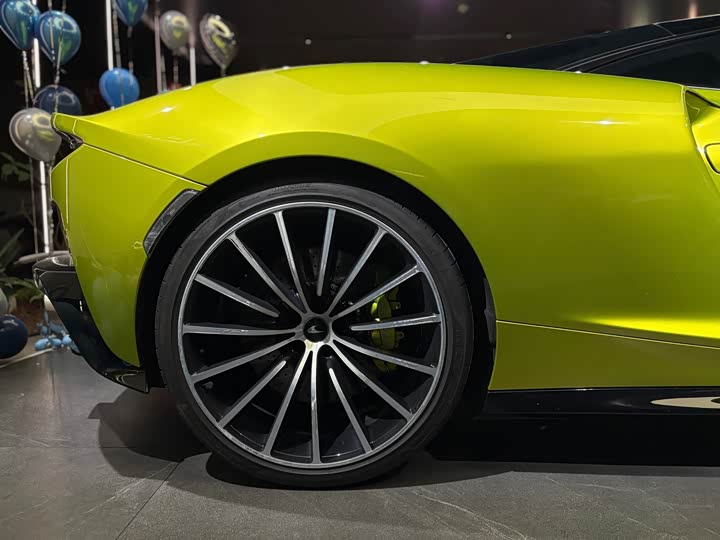 Фото 9 - McLaren GT