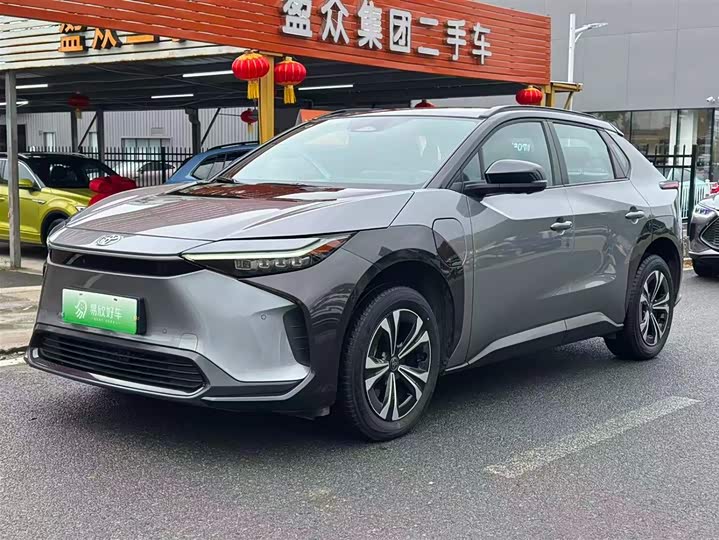 Фото 1 - Toyota bZ4X