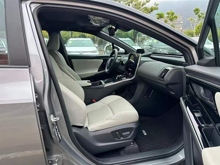 Фото 6 - Toyota bZ4X