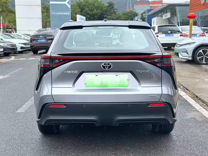 Фото 8 - Toyota bZ4X