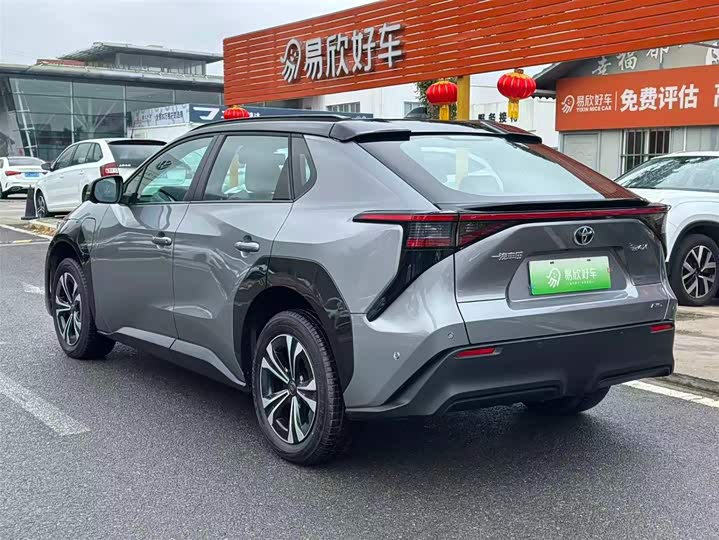 Фото 9 - Toyota bZ4X