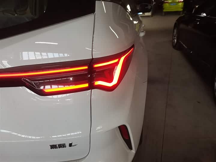 Фото 8 - Geely Jiaji