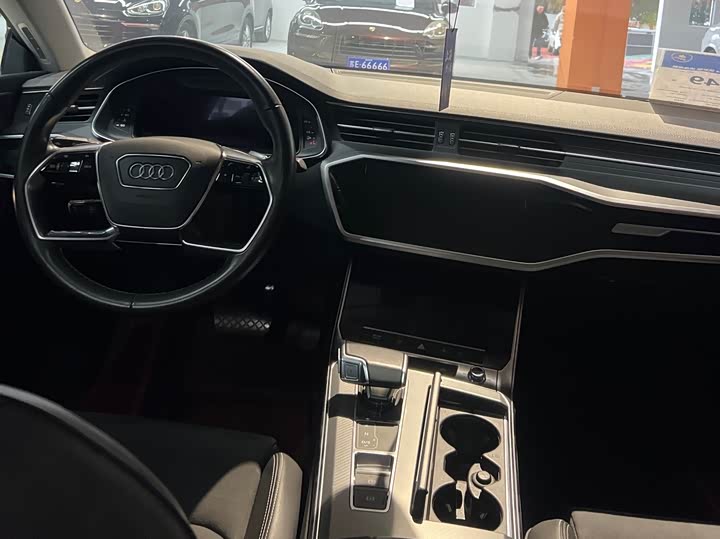 Фото 7 - Audi A7L