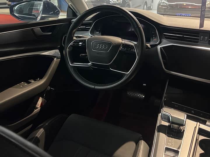 Фото 9 - Audi A7L