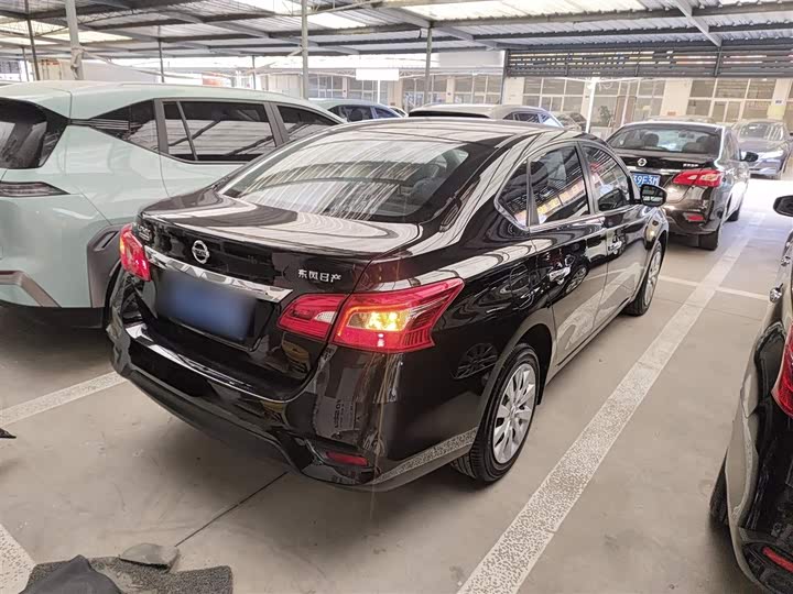 Фото 7 - Nissan Sylphy