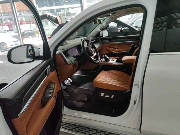 Фото 5 - Tank 500 Hybrid