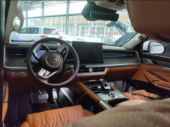 Фото 7 - Tank 500 Hybrid