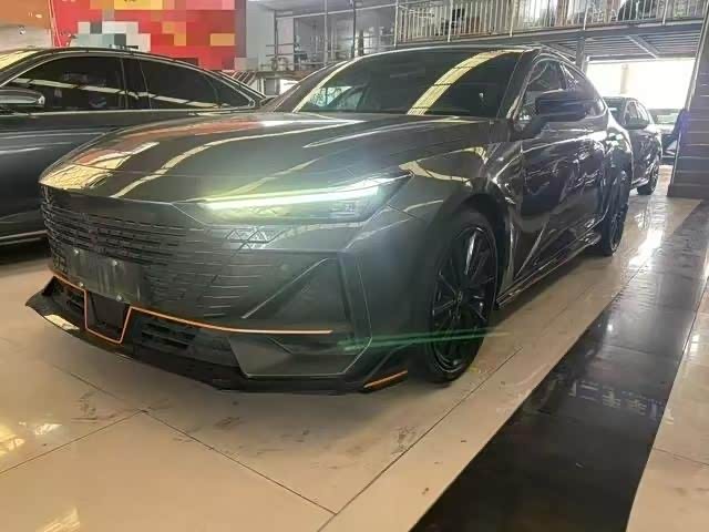 Фото 1 - Changan UNI-V