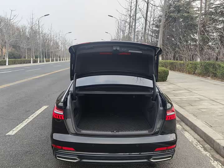 Фото 6 - Audi A6L