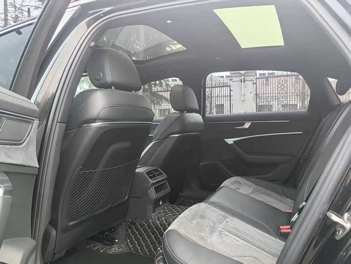 Фото 9 - Audi A6L