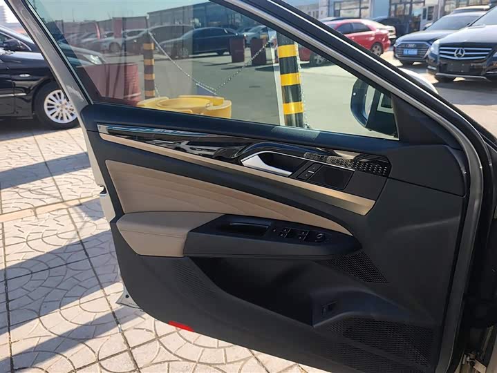 Фото 7 - Volkswagen Passat