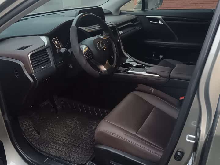 Фото 8 - Lexus RX