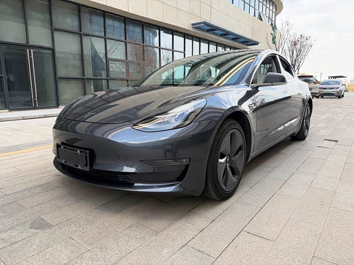Фото 1 - Tesla Model 3