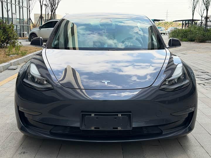 Фото 2 - Tesla Model 3