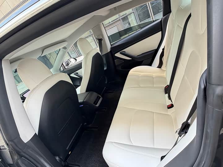 Фото 5 - Tesla Model 3