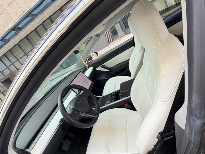 Фото 8 - Tesla Model 3