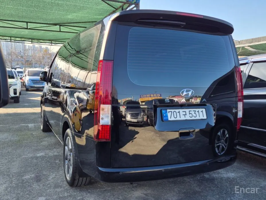 Фото 2 - Hyundai Staria