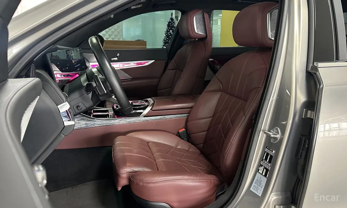 Фото 10 - BMW 7 Series