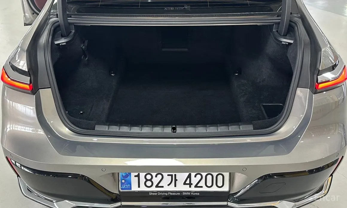 Фото 19 - BMW 7 Series