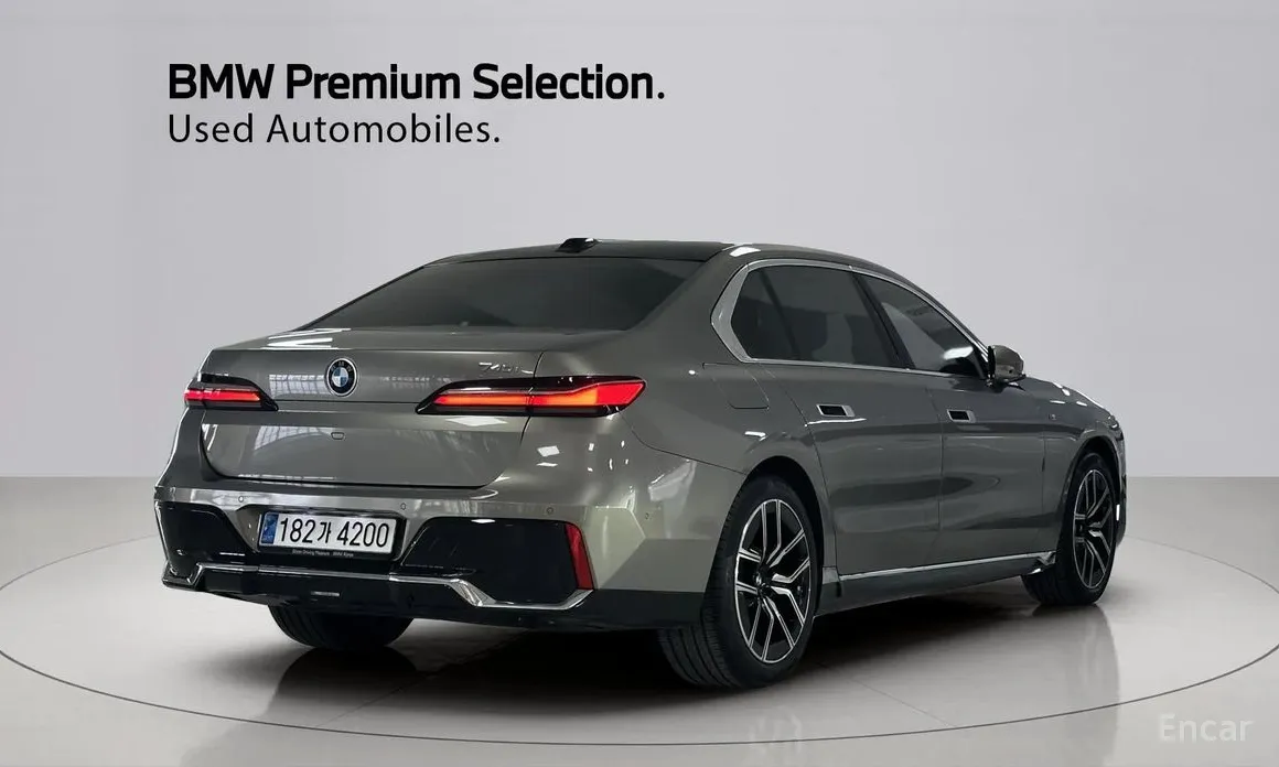 Фото 2 - BMW 7 Series