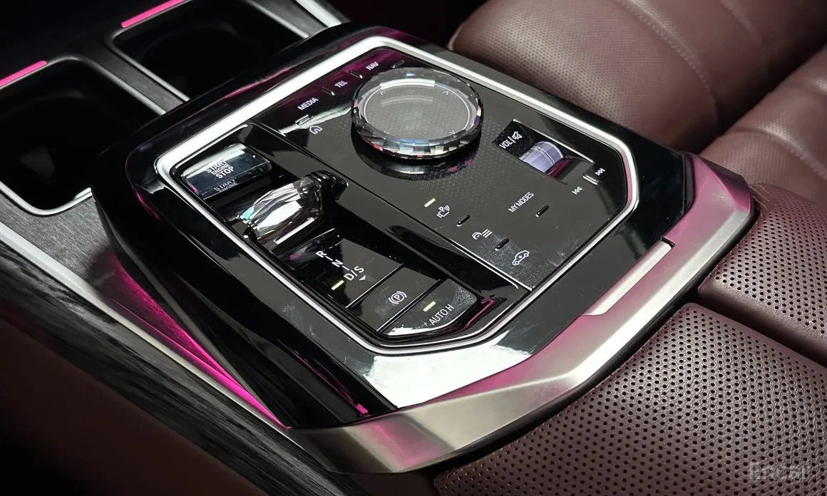 Фото 9 - BMW 7 Series