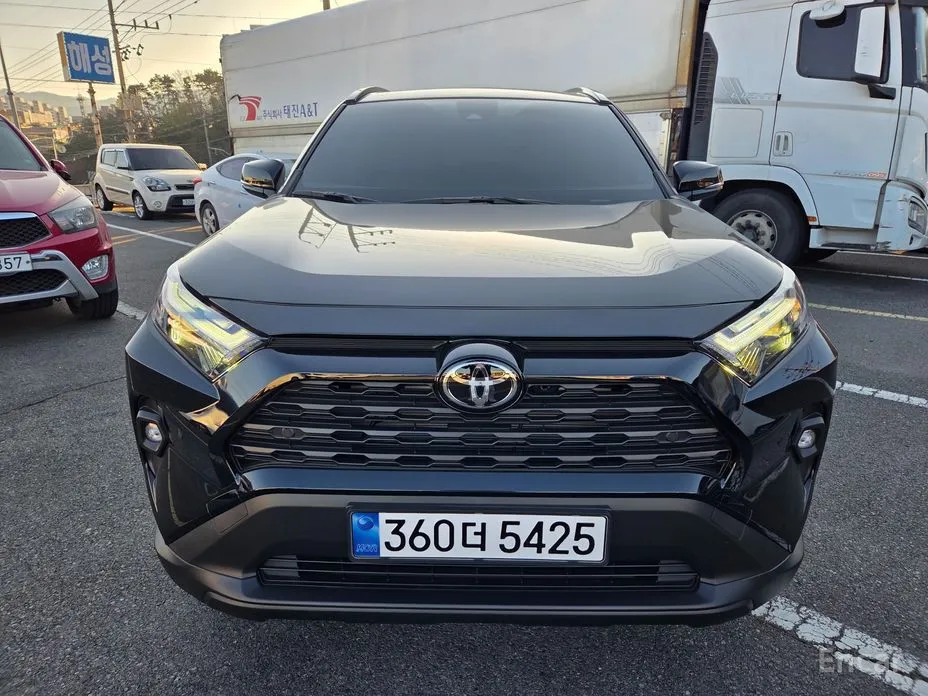 Фото 1 - Toyota RAV4