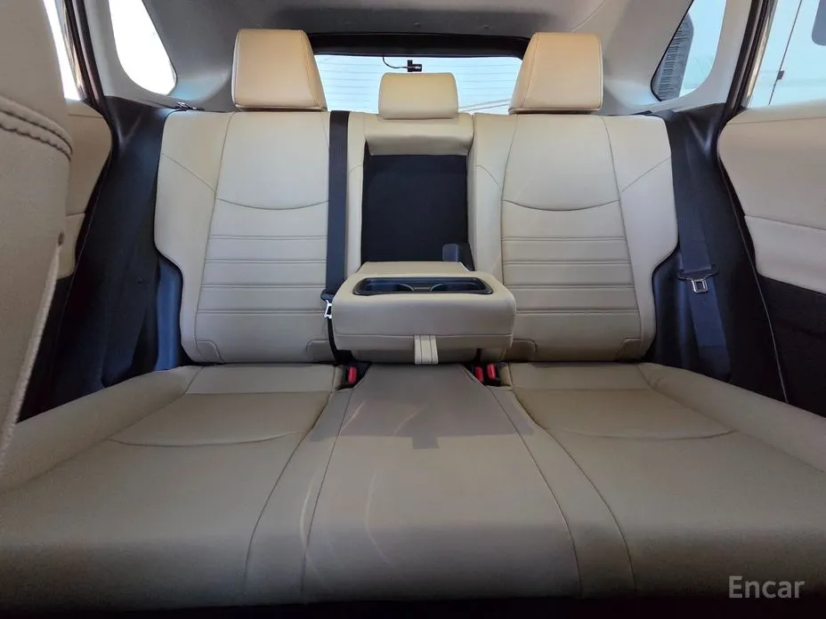 Фото 12 - Toyota RAV4