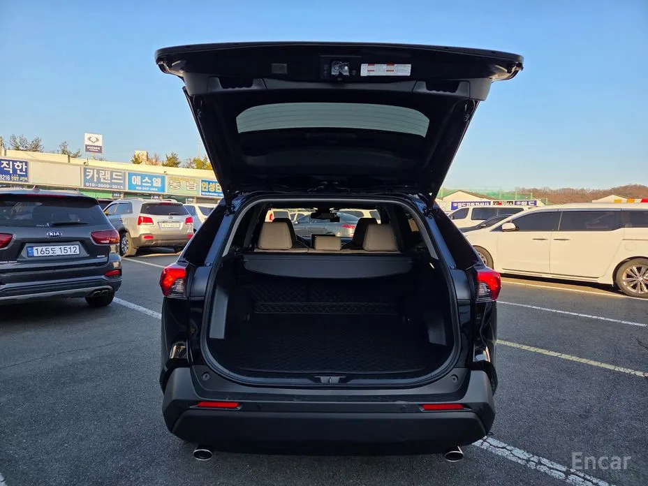 Фото 16 - Toyota RAV4