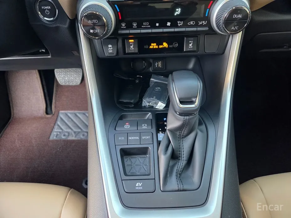 Фото 9 - Toyota RAV4