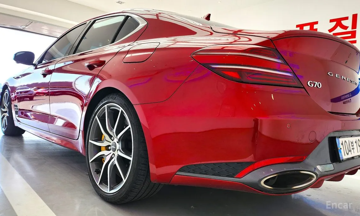 Фото 14 - Genesis G70